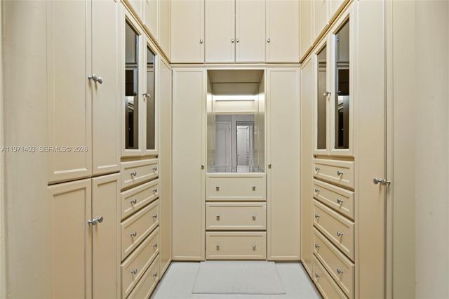 888 Brickell Key Dr 408, Miami, FL 33131