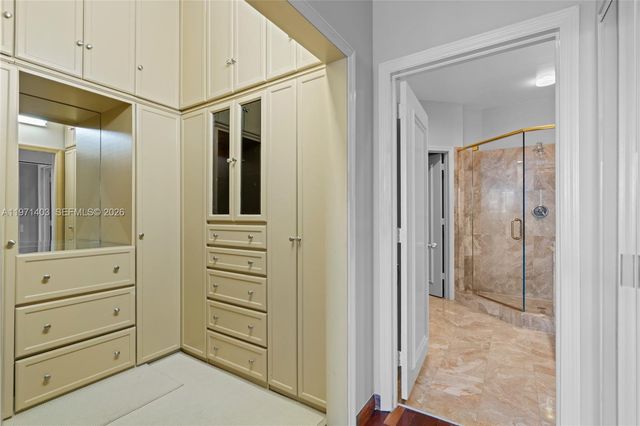 888 Brickell Key Dr 408, Miami, FL 33131