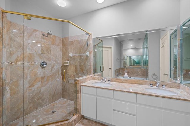 888 Brickell Key Dr 408, Miami, FL 33131