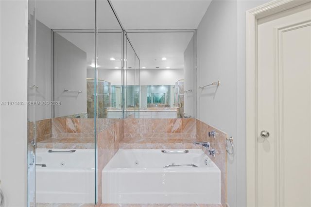 888 Brickell Key Dr 408, Miami, FL 33131