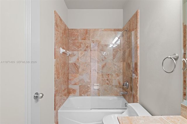 888 Brickell Key Dr 408, Miami, FL 33131