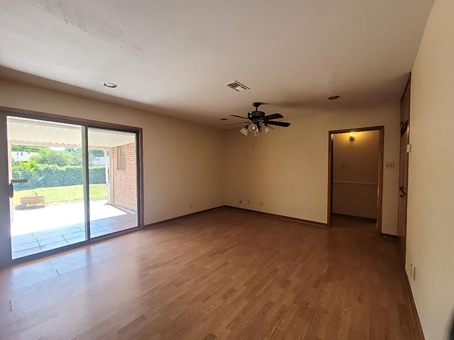 1124 Harrison Lane, Hurst, TX 76053