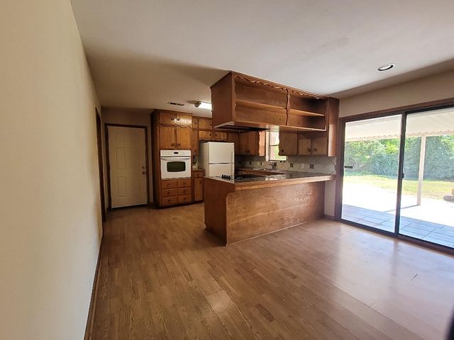 1124 Harrison Lane, Hurst, TX 76053