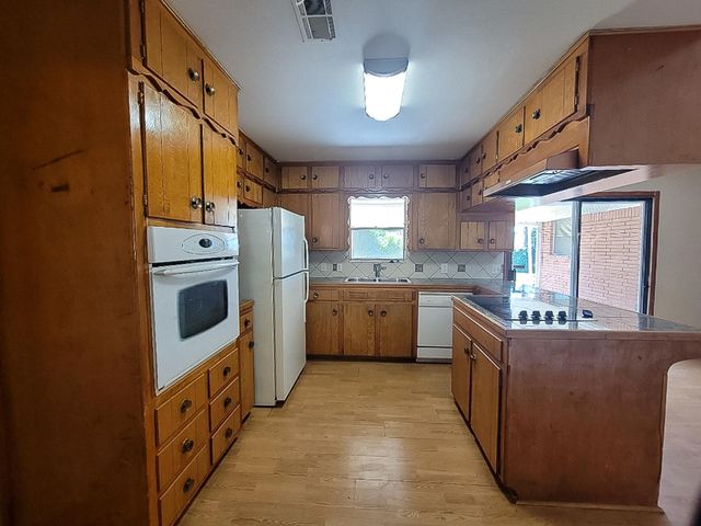 1124 Harrison Lane, Hurst, TX 76053