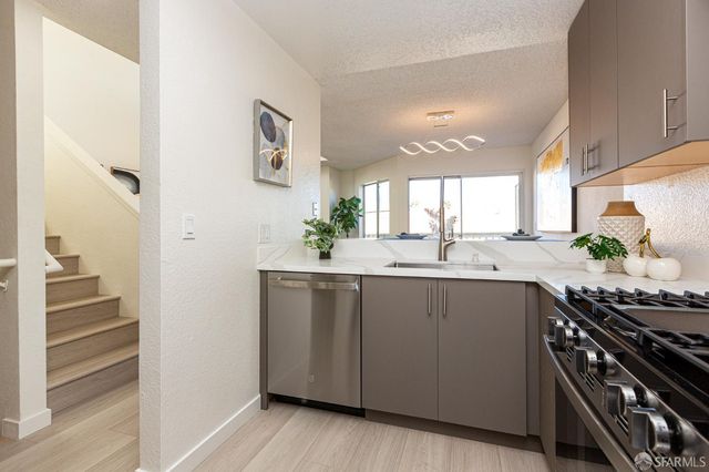 116 Jerrold Avenue, San Francisco, CA 94124