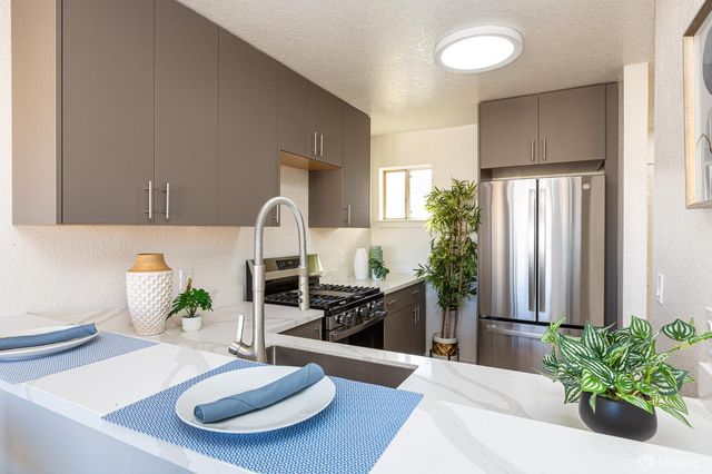 116 Jerrold Avenue, San Francisco, CA 94124