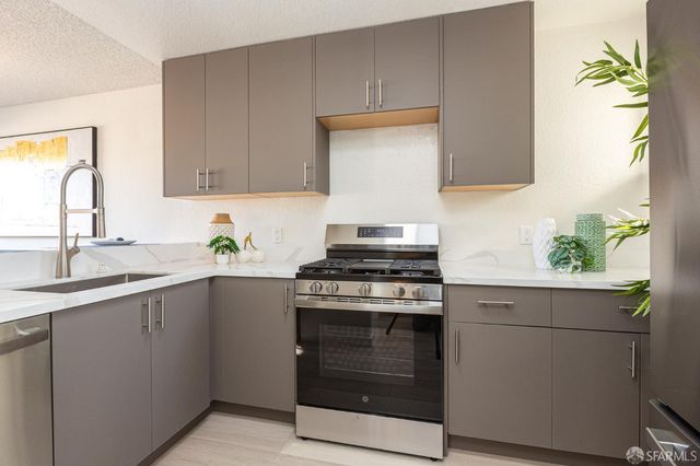 116 Jerrold Avenue, San Francisco, CA 94124