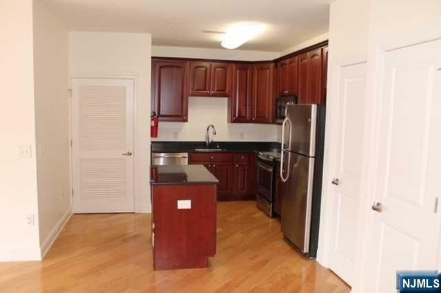 20 Ave At Port Imperial 323, West New York, NJ 07093
