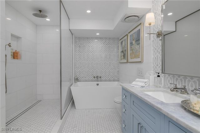 3483 Gulf Shore BLVD N 502, Naples, FL 34103