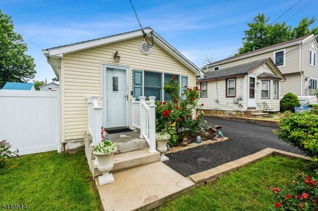 77 Pacific Blvd, Old Bridge Twp., NJ 07735