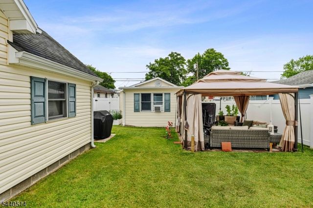 77 Pacific Blvd, Old Bridge Twp., NJ 07735