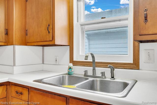 729 13th Street, Port Huron, MI 48060