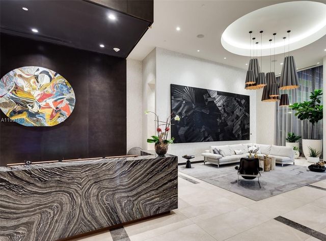 55 SW 9th St 3707, Miami, FL 33130