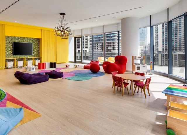 55 SW 9th St 3707, Miami, FL 33130