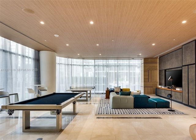 55 SW 9th St 3707, Miami, FL 33130