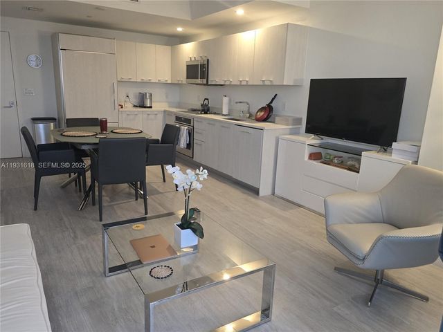 55 SW 9th St 3707, Miami, FL 33130