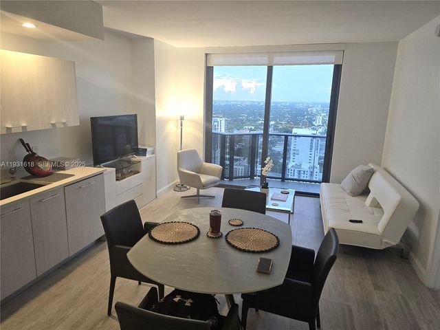 55 SW 9th St 3707, Miami, FL 33130