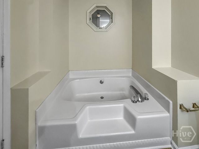 1154 N Plantation Parkway, Macon, GA 31220