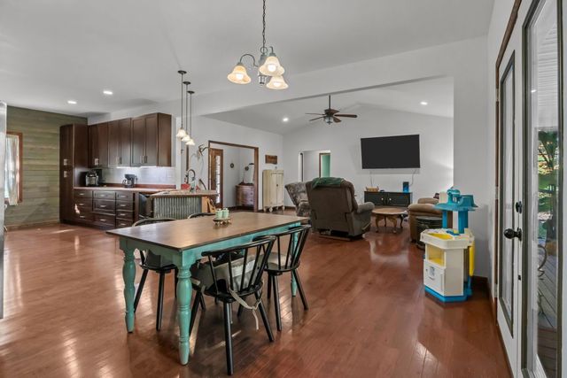 1113 Burns Hill Rd, Lobelville, TN 37097