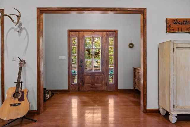 1113 Burns Hill Rd, Lobelville, TN 37097