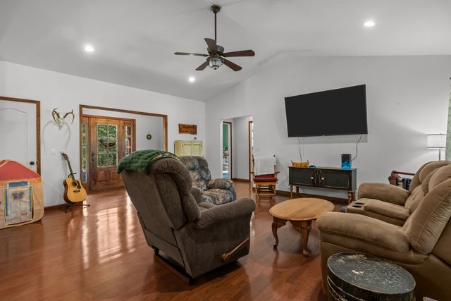 1113 Burns Hill Rd, Lobelville, TN 37097