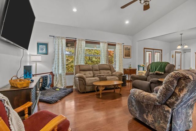 1113 Burns Hill Rd, Lobelville, TN 37097