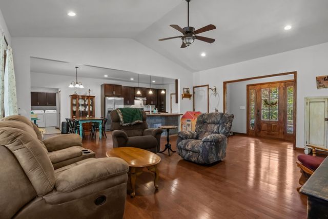 1113 Burns Hill Rd, Lobelville, TN 37097