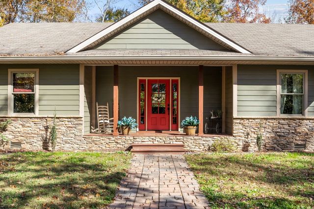 1113 Burns Hill Rd, Lobelville, TN 37097