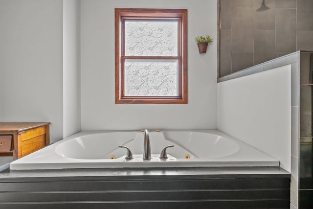 1113 Burns Hill Rd, Lobelville, TN 37097