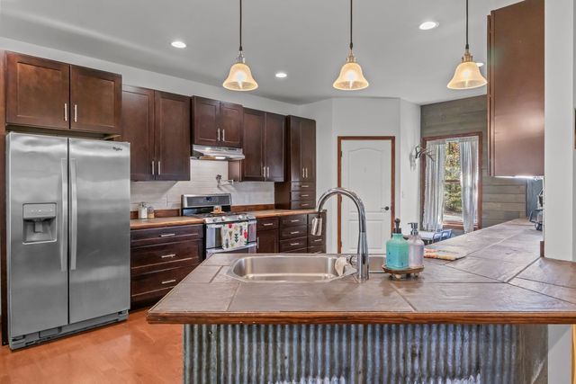 1113 Burns Hill Rd, Lobelville, TN 37097