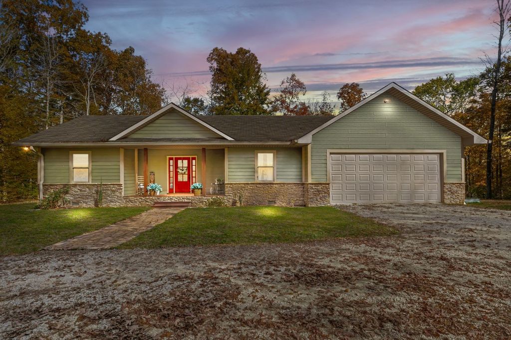 1113 Burns Hill Rd, Lobelville, TN 37097