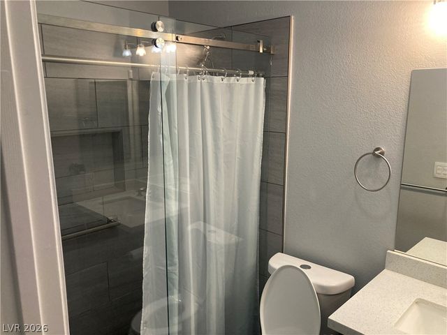 7116 Golden Desert Avenue, Las Vegas, NV 89129