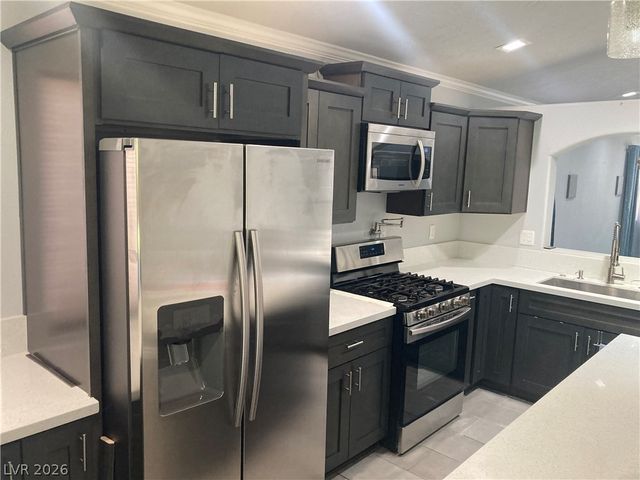 7116 Golden Desert Avenue, Las Vegas, NV 89129