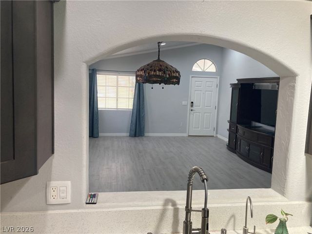7116 Golden Desert Avenue, Las Vegas, NV 89129