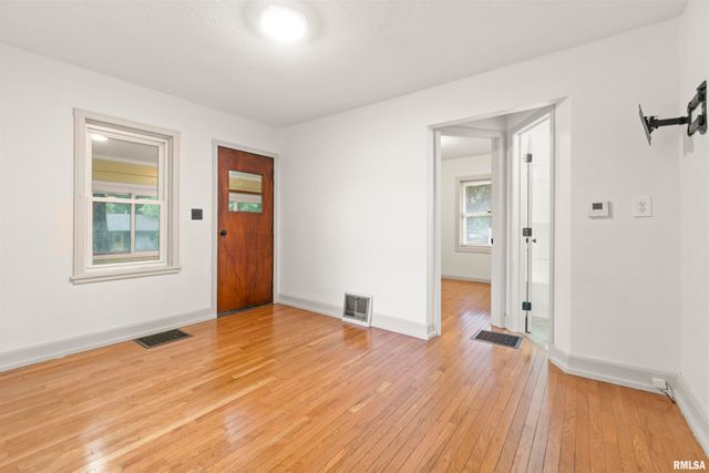 104 N INGLEWOOD Drive, East Peoria, IL 61611