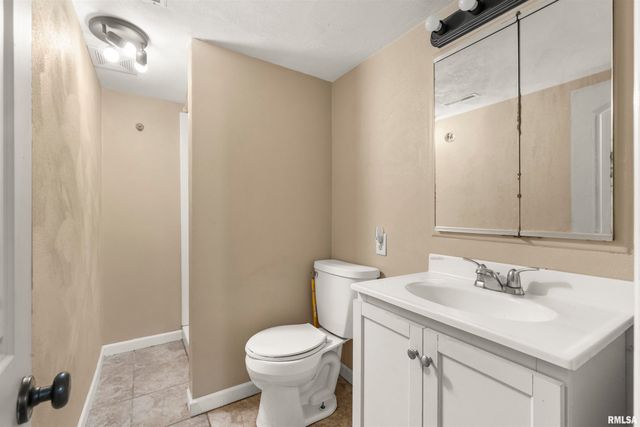 104 N INGLEWOOD Drive, East Peoria, IL 61611