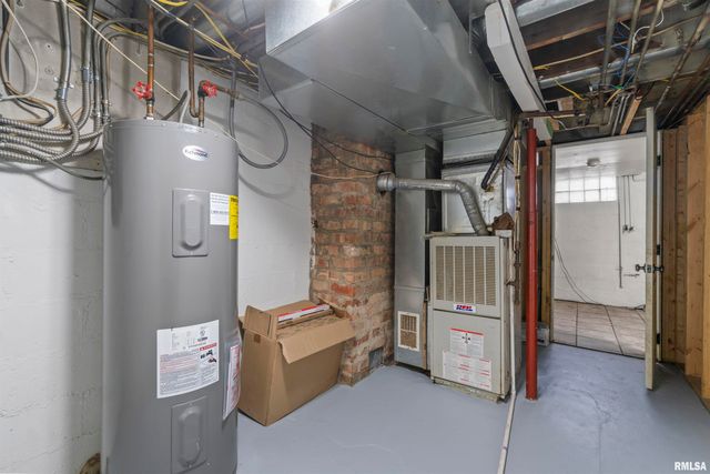 104 N INGLEWOOD Drive, East Peoria, IL 61611