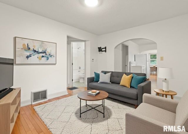 104 N INGLEWOOD Drive, East Peoria, IL 61611