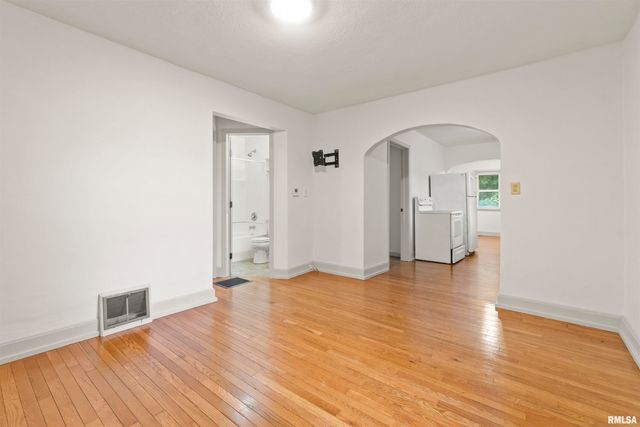 104 N INGLEWOOD Drive, East Peoria, IL 61611