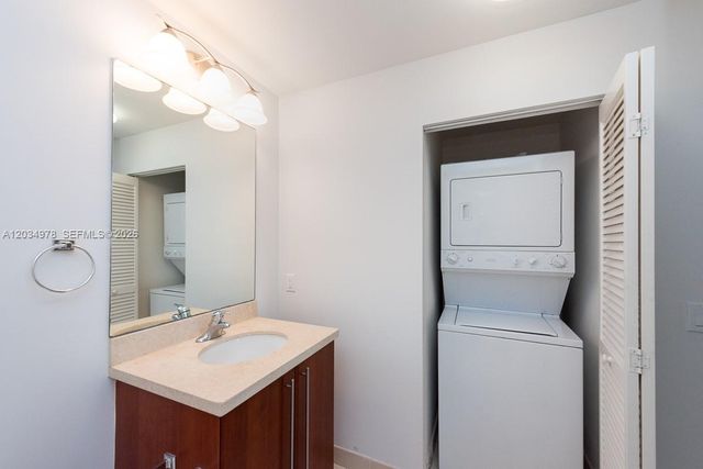 79 SW 12th St 2303-S, Miami, FL 33130