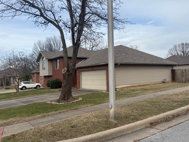 3444 S Briarwood Court, Springfield, MO 65807