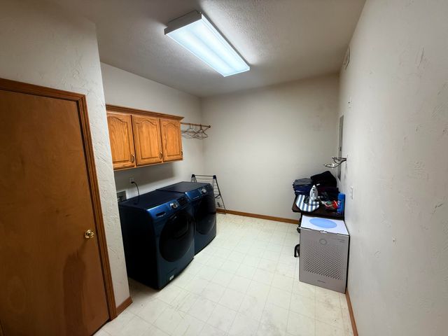 3444 S Briarwood Court, Springfield, MO 65807