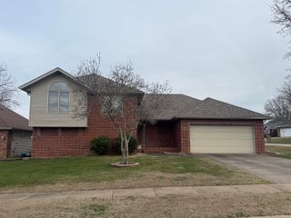 3444 S Briarwood Court, Springfield, MO 65807