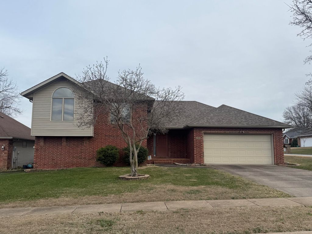 3444 S Briarwood Court, Springfield, MO 65807