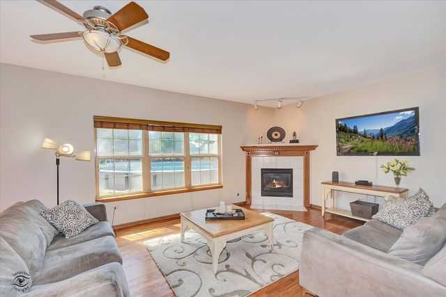 8057 W Duane Drive, Frankfort, IL 60423