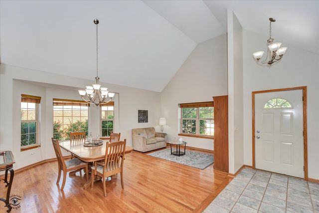 8057 W Duane Drive, Frankfort, IL 60423