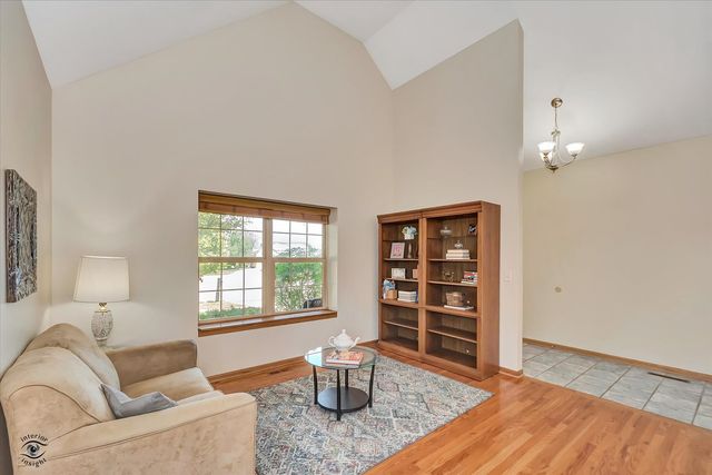 8057 W Duane Drive, Frankfort, IL 60423