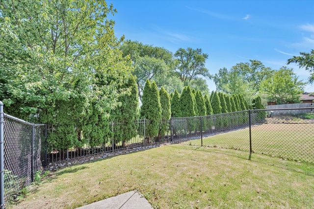 8057 W Duane Drive, Frankfort, IL 60423