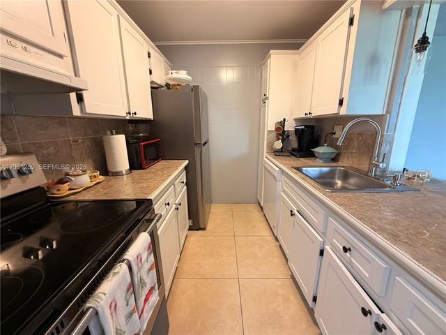 16518 NE 26th Avenue 403, North Miami Beach, FL 33160