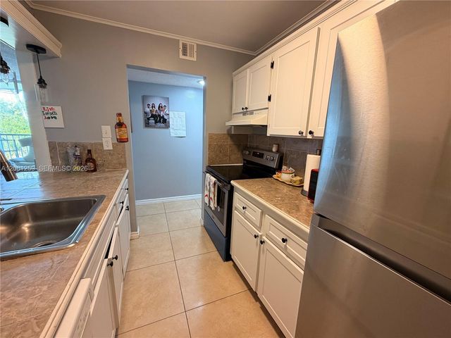 16518 NE 26th Avenue 403, North Miami Beach, FL 33160